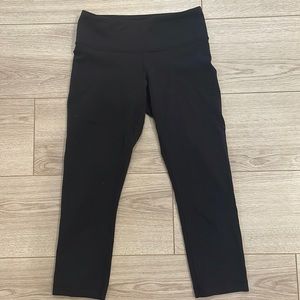 lululemon leggings capri length, size 4, mid rise